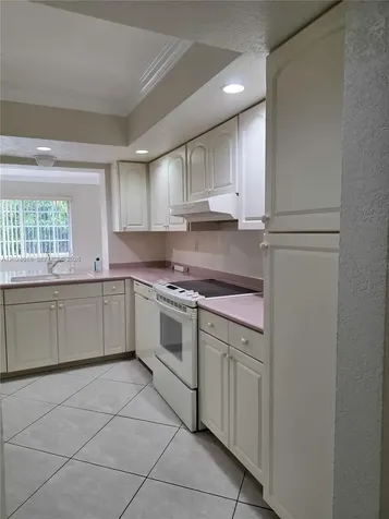 2091 NW 85th Way Pembroke Pines FL 33024