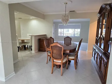 2091 NW 85th Way Pembroke Pines FL 33024