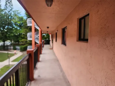 5350 W 21st Court Hialeah FL 33016