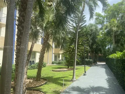 4550 NW 9th Street Miami FL 33126