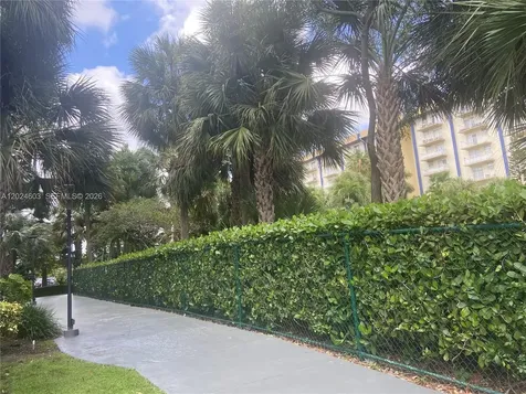 4550 NW 9th Street Miami FL 33126