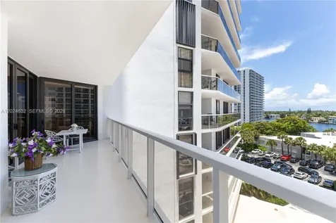 20281 E Country Club Drive Aventura FL 33180