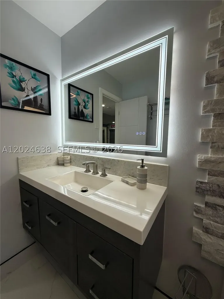 5300 Washington Street Hollywood FL 33021