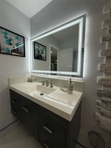 5300 Washington Street Hollywood FL 33021