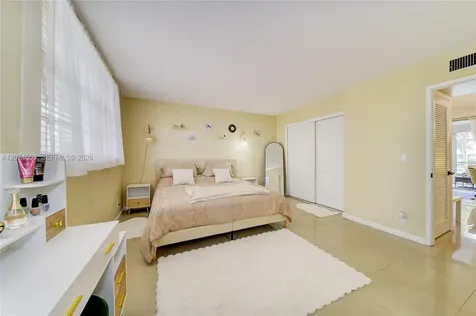 1040 SE 4th Avenue Deerfield Beach FL 33441