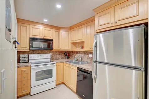 1040 SE 4th Avenue Deerfield Beach FL 33441
