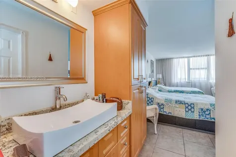 Hallandale Beach FL 33009