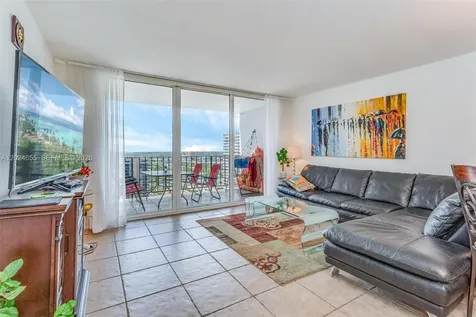 Hallandale Beach FL 33009