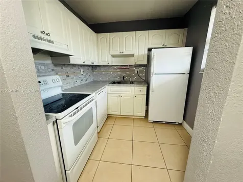 2040 NW 89th Avenue Pembroke Pines FL 33028