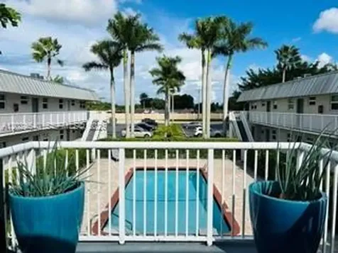 2040 NW 89th Avenue Pembroke Pines FL 33028