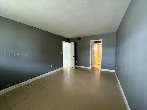 2040 NW 89th Avenue Pembroke Pines FL 33028