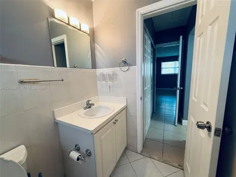 2040 NW 89th Avenue Pembroke Pines FL 33028