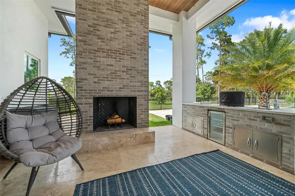 2798 Palm Deer Drive Loxahatchee FL 33470