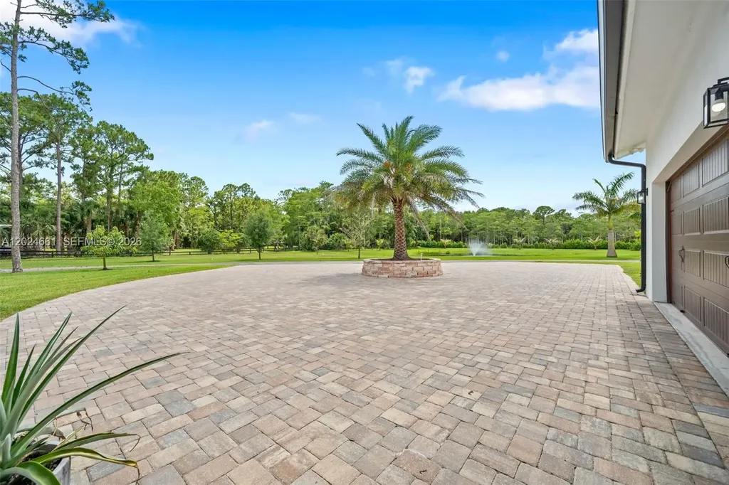 2798 Palm Deer Drive Loxahatchee FL 33470
