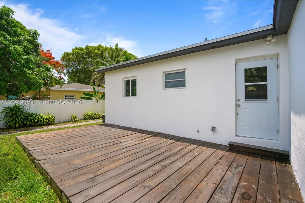 1081 NE 166th Street North Miami Beach FL 33162