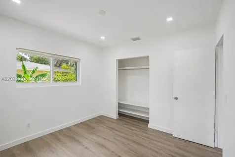 1081 NE 166th Street North Miami Beach FL 33162