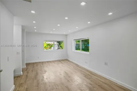 1081 NE 166th Street North Miami Beach FL 33162