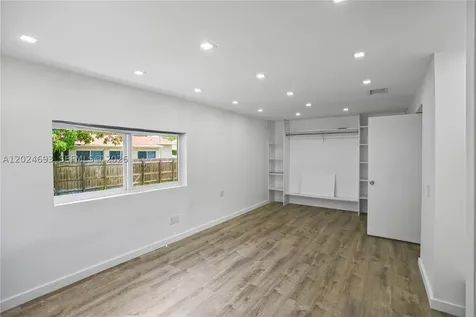 1081 NE 166th Street North Miami Beach FL 33162