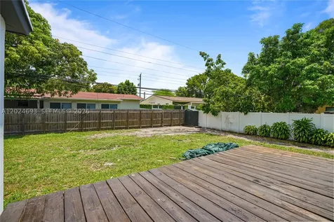 1081 NE 166th Street North Miami Beach FL 33162