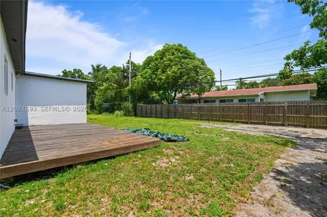 1081 NE 166th Street North Miami Beach FL 33162