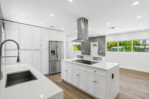 1081 NE 166th Street North Miami Beach FL 33162