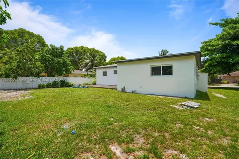 1081 NE 166th Street North Miami Beach FL 33162