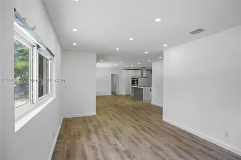 1081 NE 166th Street North Miami Beach FL 33162