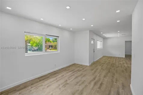 1081 NE 166th Street North Miami Beach FL 33162