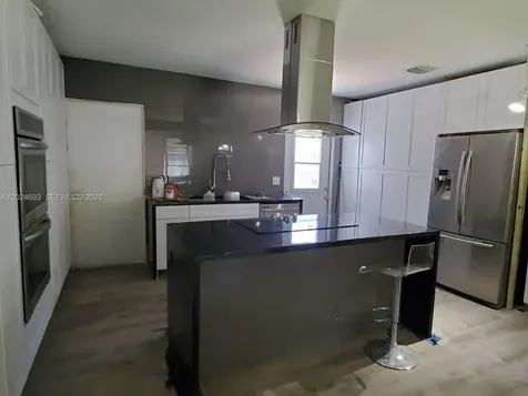 1081 NE 166th Street North Miami Beach FL 33162