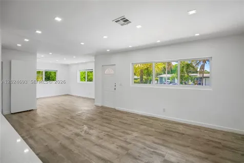 1081 NE 166th Street North Miami Beach FL 33162