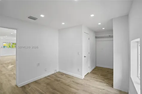 1081 NE 166th Street North Miami Beach FL 33162