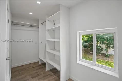 1081 NE 166th Street North Miami Beach FL 33162