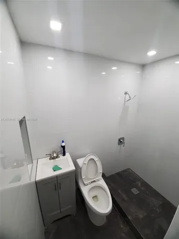 1081 NE 166th Street North Miami Beach FL 33162