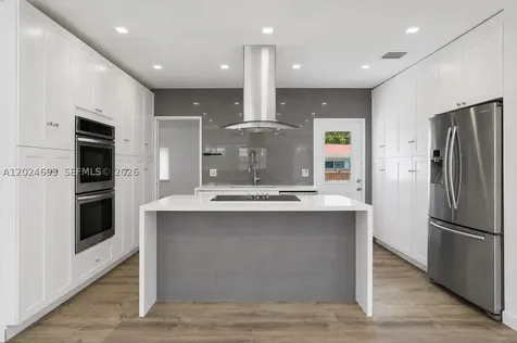 1081 NE 166th Street North Miami Beach FL 33162