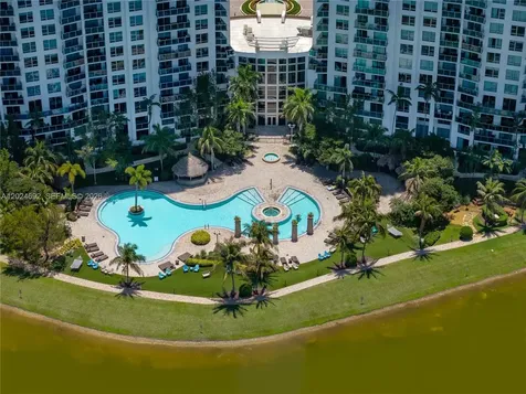 2641 N Flamingo Road Sunrise FL 33323