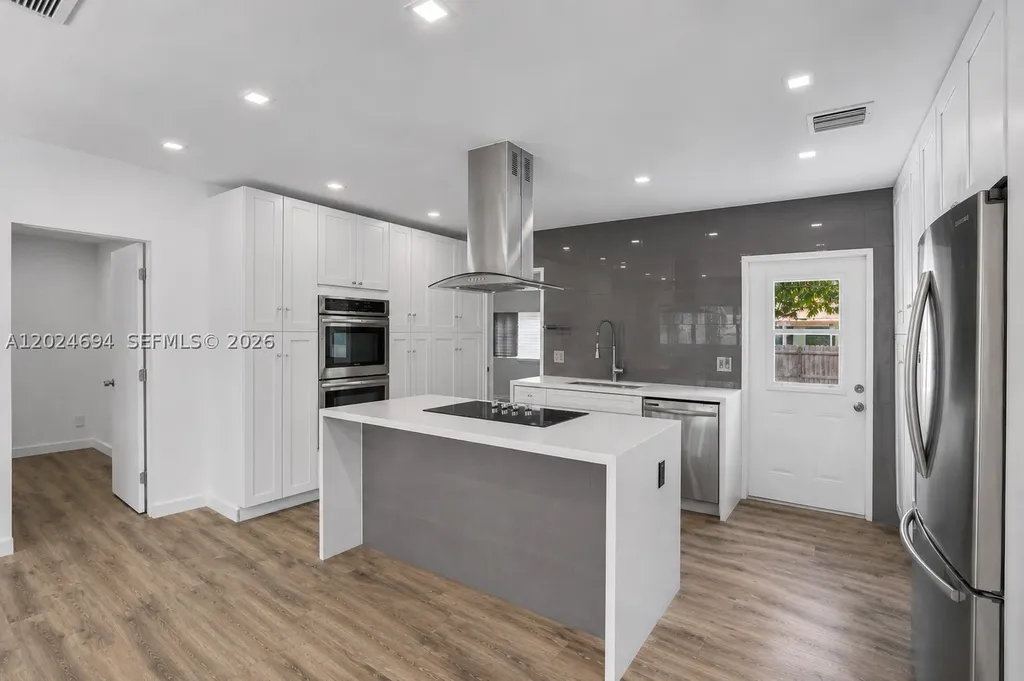 1081 NE 166th Street North Miami Beach FL 33162