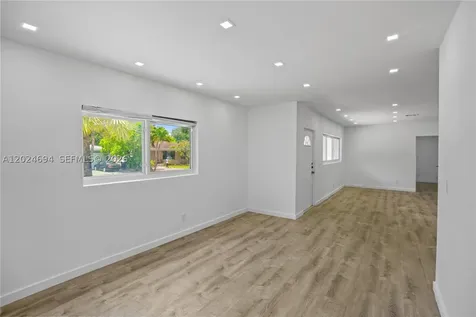 1081 NE 166th Street North Miami Beach FL 33162
