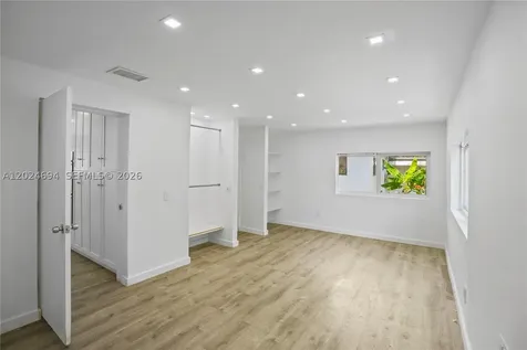 1081 NE 166th Street North Miami Beach FL 33162