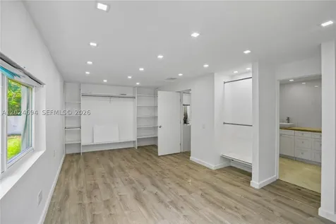 1081 NE 166th Street North Miami Beach FL 33162