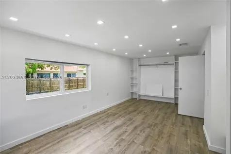 1081 NE 166th Street North Miami Beach FL 33162