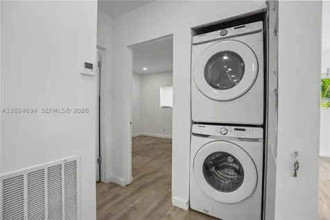 1081 NE 166th Street North Miami Beach FL 33162