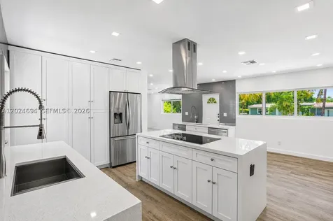 1081 NE 166th Street North Miami Beach FL 33162