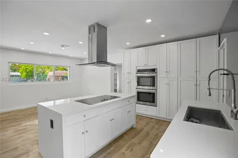 1081 NE 166th Street North Miami Beach FL 33162