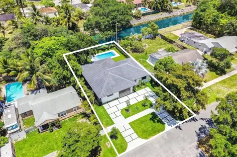 6853 S Waterway Drive Miami FL 33155