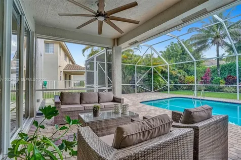 2526 Hunters Run Way Weston FL 33327