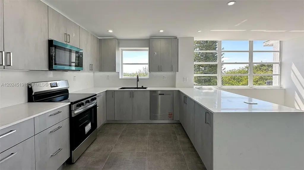 2780 NE 183rd Street Aventura FL 33160