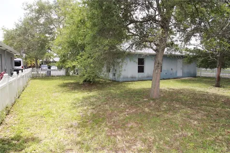 2121 NW 68th Terrace Miami FL 33147