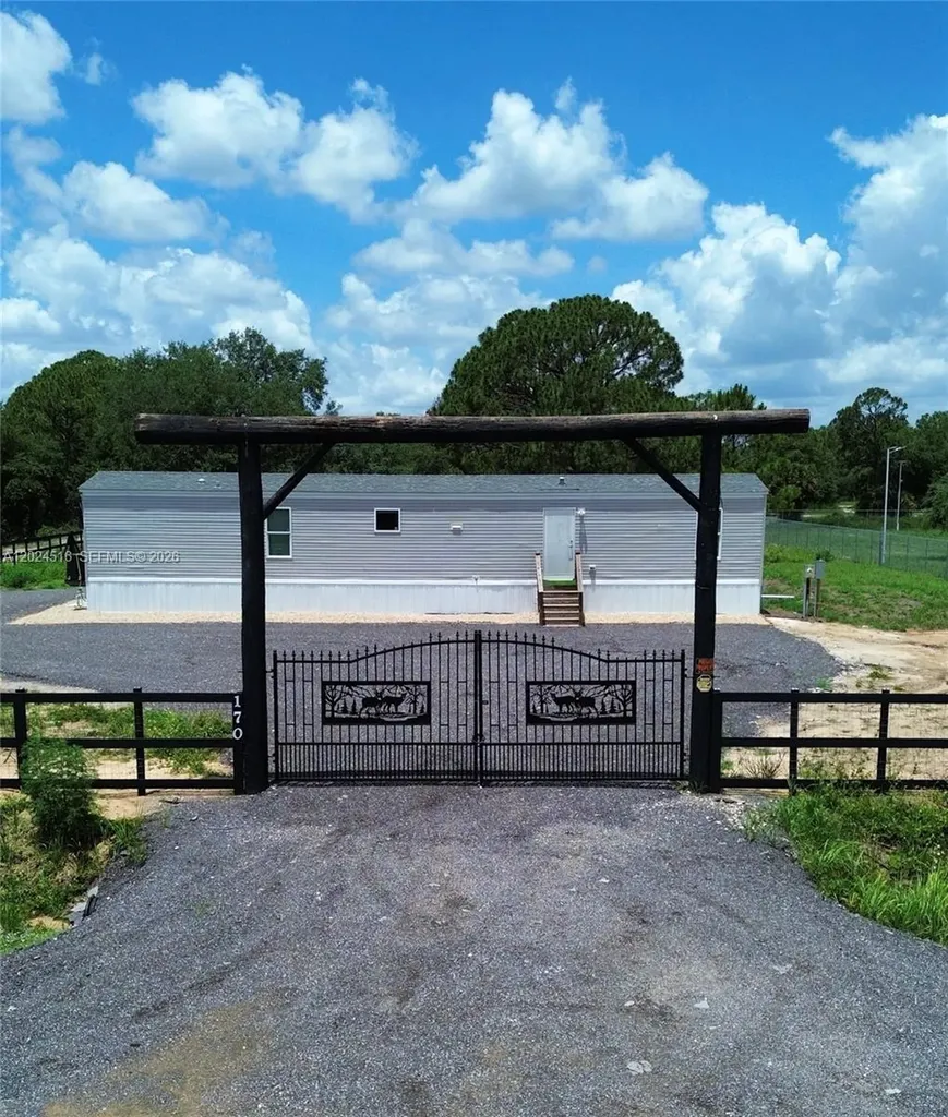 170 S Jinete Street Clewiston FL 33440