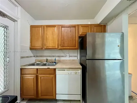1670 Bay Road Miami Beach FL 33139