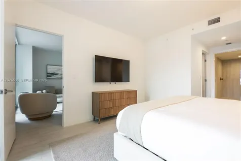 77 SE 5th Street Miami FL 33131